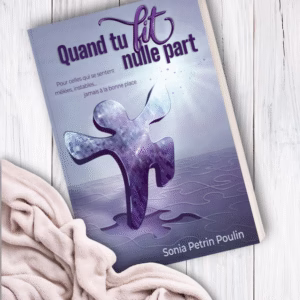 Couverture du livre Quand tu fit nulle part de Sonia Petrin Poulin, récit-guide en prévente destiné aux femmes multipotentielles, sensibles et atypiques qui veulent cesser de se sentir trop ou pas assez.